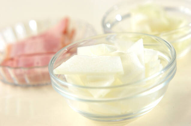 冬瓜のコンソメスープの作り方の手順1