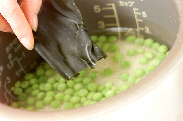 豆ご飯おにぎりの作り方の手順3