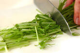 水菜とカニカマのサラダの下準備1