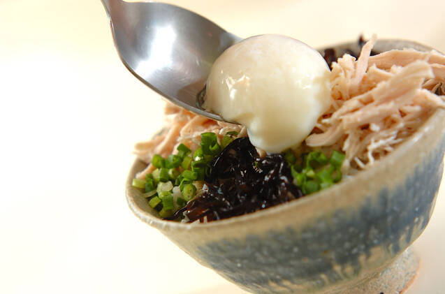 ささ身と温泉卵の佃煮茶漬けの作り方の手順2