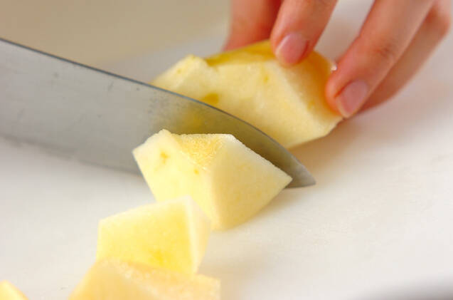 リンゴのプチプチツナ和えの作り方の手順1