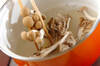 アサリとキノコのガーリックスープの作り方の手順3