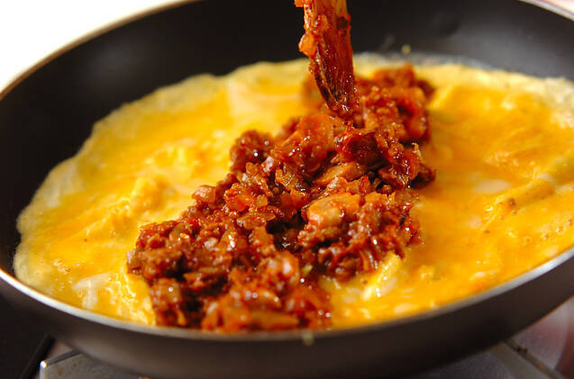 定番ひき肉と玉ネギのオムレツの作り方の手順4