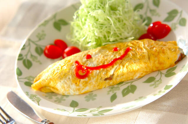 定番ひき肉と玉ネギのオムレツ