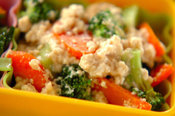 ブロッコリーのみそ豆腐和え