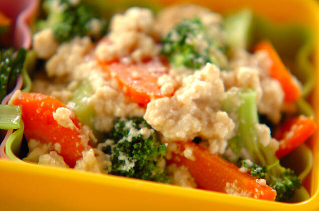 ブロッコリーのみそ豆腐和え