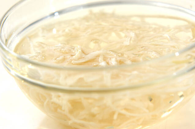 切干し大根とさつま揚げのみそ汁の作り方の手順1