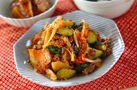 牛肉とキュウリ漬けの炒め物