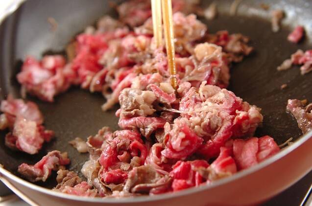 牛肉とキュウリ漬けの炒め物の作り方の手順6