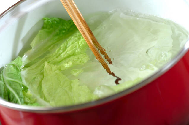 白菜のロール酢の物の作り方の手順1