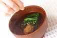 青菜と梅干しの吸い物の作り方の手順4