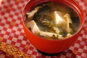 豆腐と油揚げのみそ汁