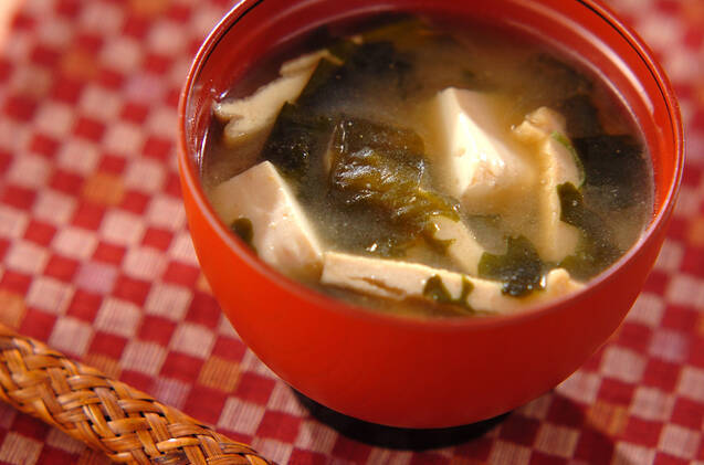 豆腐と油揚げのみそ汁