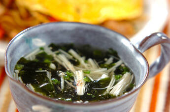 ワカメとエノキのスープ