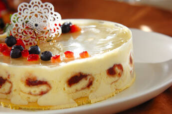 ホワイトムースとビスキュイロール・ノエル