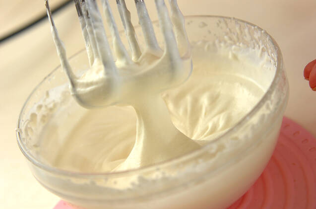 ホワイトムースとビスキュイロール・ノエルの作り方の手順15