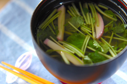 カマボコとミツバのお吸い物