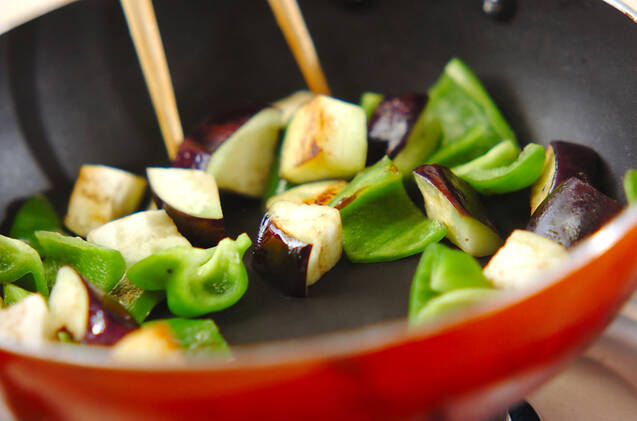 ナスとピーマンのみそ炒めの作り方の手順2