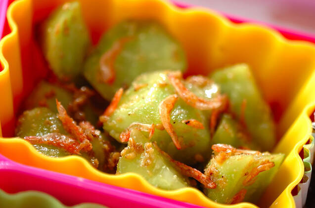 キュウリと桜エビのゴマ和え