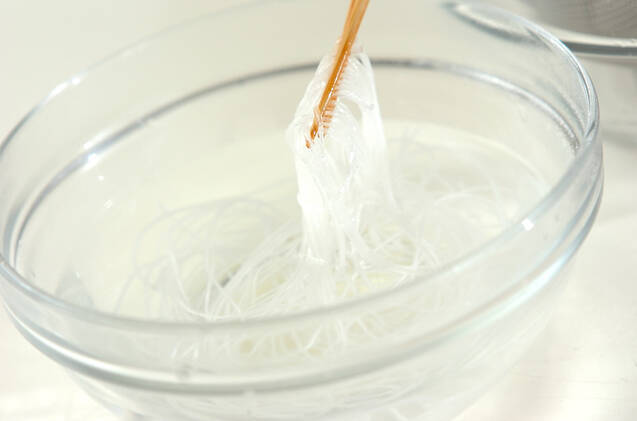 豆モヤシのエスニック風スープの作り方の手順1