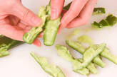 キュウリのピリ辛甘酢漬の下準備1