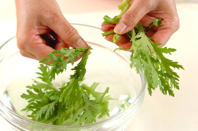 春菊と豆腐のピリ辛サラダの作り方の手順1