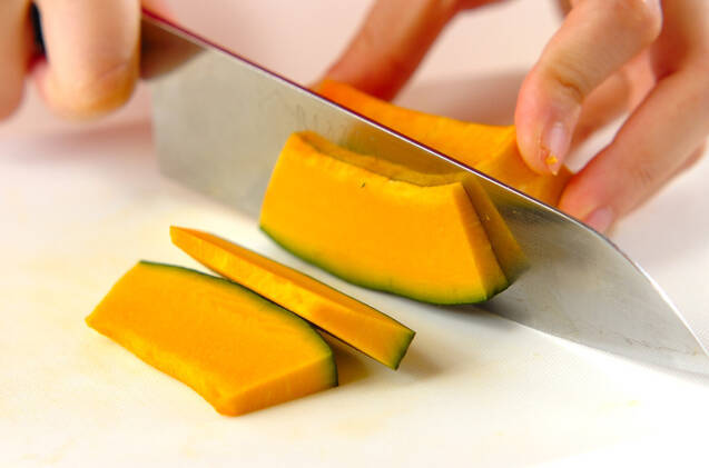 カボチャとソーセージのソース炒めの作り方の手順1