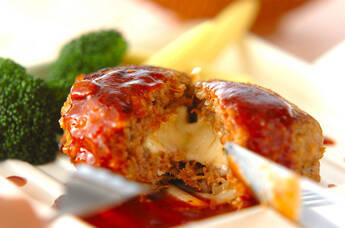 チーズ入りハンバーグ