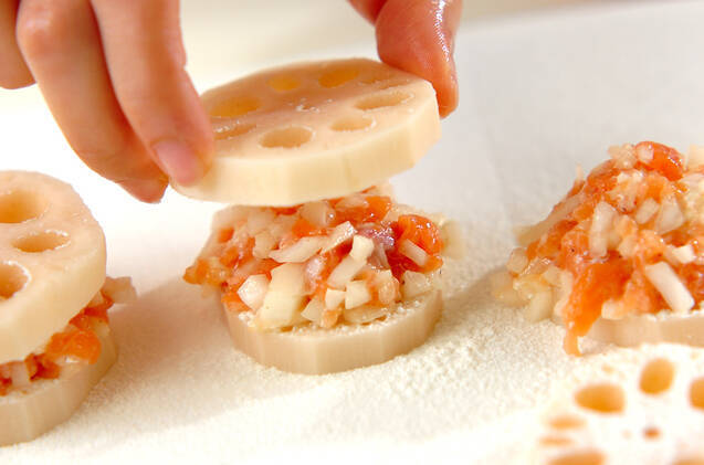 レンコンの鮭はさみフライの作り方の手順8