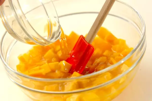 フレッシュな香り!マンゴーゼリーの作り方1