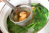 定番！小松菜と油揚げの味噌汁の作り方2