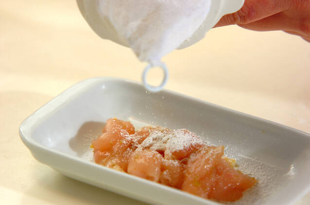 しっとりチキンピカタの作り方の手順2