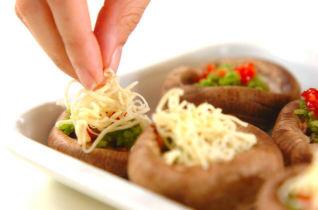 まるごとシイタケピザの作り方の手順3