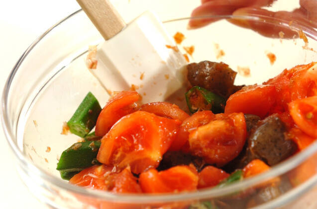 トマトと炒めコンニャクのサラダの作り方の手順6