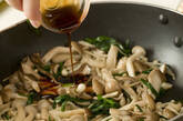 ゴマ油香る！ニラとキノコの簡単炒めの作り方3
