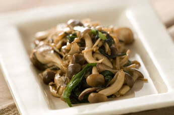 ゴマ油香る！ニラとキノコの簡単炒め