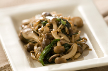 ゴマ油香る！ニラとキノコの簡単炒め