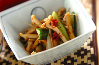 油揚げとキュウリの梅肉和え