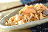 鮭とキノコのユズコショウ炒めの作り方の手順