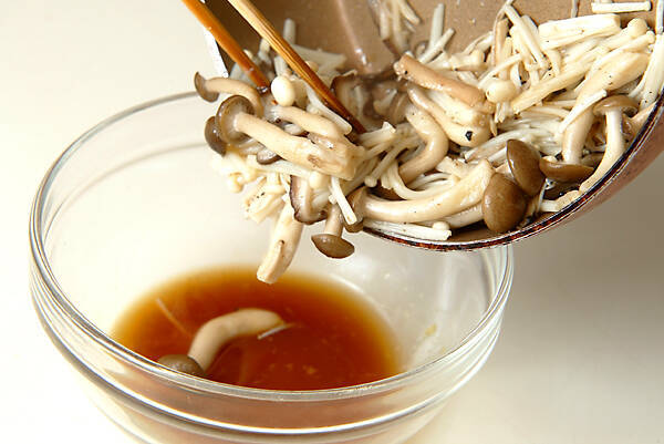 キノコのサラダの作り方の手順3