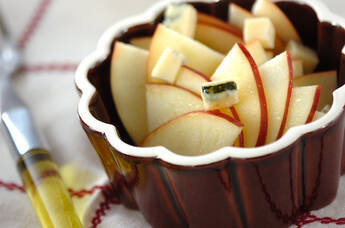 リンゴとブルーチーズのサラダ