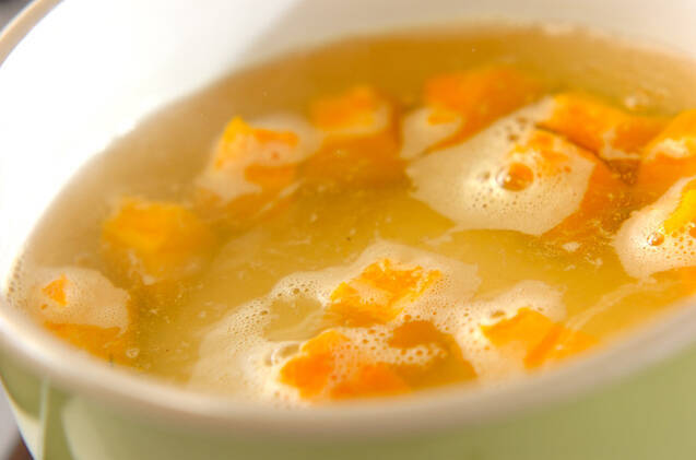 カボチャのみそ汁の作り方の手順2