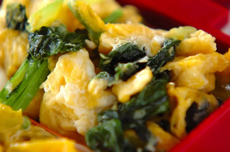 小松菜の卵炒め 副菜 レシピ 作り方 E レシピ 料理のプロが作る簡単レシピ