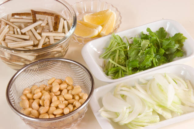 ミツバと大豆のかき揚げの作り方の手順1