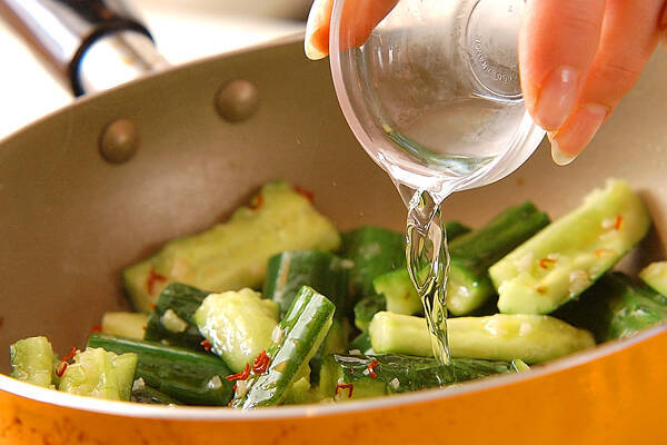 やみつき！無限きゅうりの中華風炒め byTomozouさんの作り方の手順3