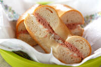 レバーペーストのベーグルサンド