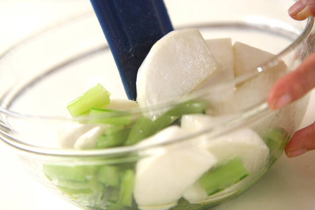カブのサラダの作り方の手順2