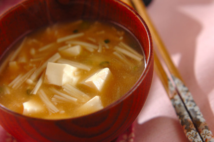 エノキと豆腐のみそ汁