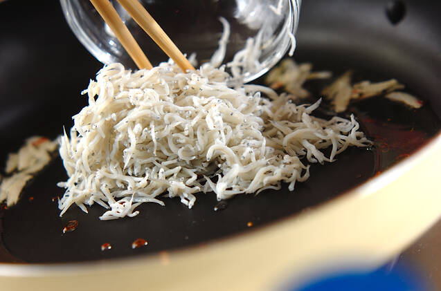 しらすとトマトのパスタの作り方の手順2