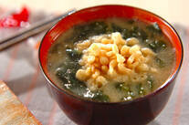 ワカメと天かすのみそ汁